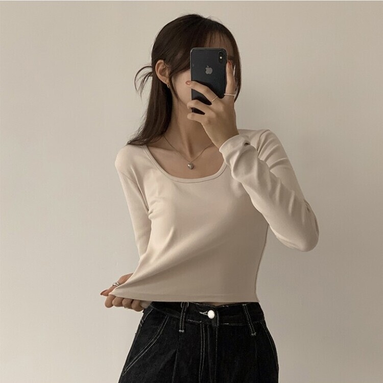 가을 유넥 간절기 긴팔 티셔츠 세미 크롭 슬림핏 니트 긴팔티 베이지