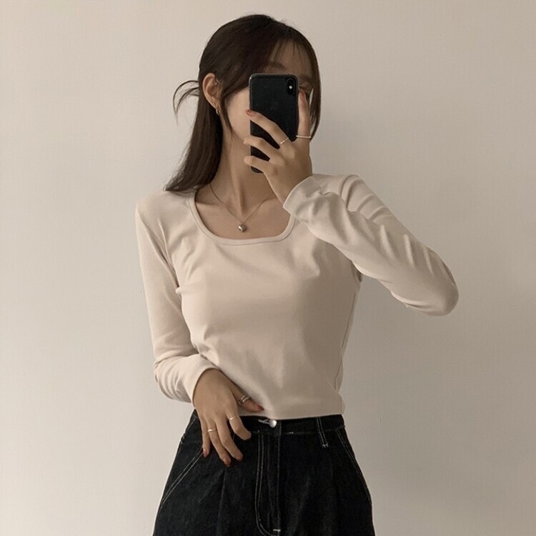가을 유넥 간절기 긴팔 티셔츠 세미 크롭 슬림핏 니트 긴팔티 베이지