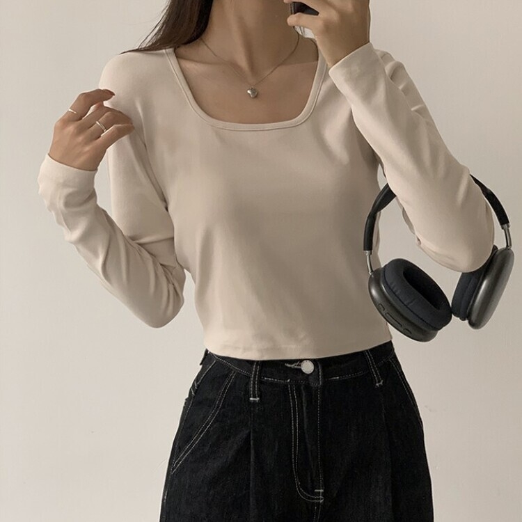 가을 유넥 간절기 긴팔 티셔츠 세미 크롭 슬림핏 니트 긴팔티 베이지