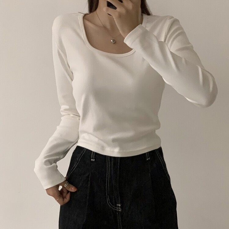 가을 유넥 간절기 긴팔 티셔츠 세미 크롭 슬림핏 니트 긴팔티 아이보리