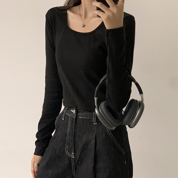 가을 유넥 간절기 긴팔 티셔츠 세미 크롭 슬림핏 니트 긴팔티 블랙