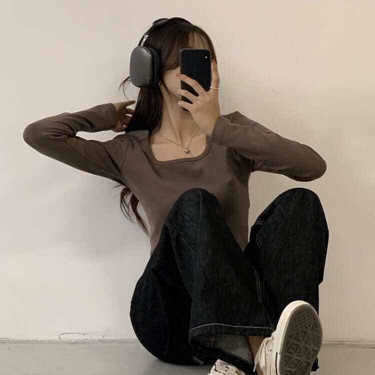 가을 유넥 간절기 긴팔 티셔츠 세미 크롭 슬림핏 니트 긴팔티 브라운