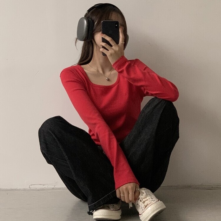 가을 유넥 간절기 긴팔 티셔츠 세미 크롭 슬림핏 니트 긴팔티 레드