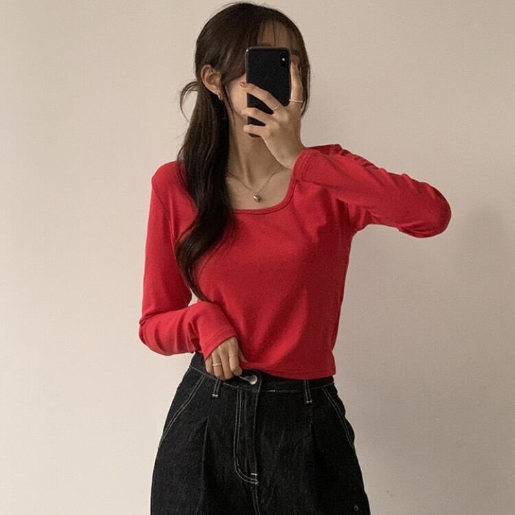 가을 유넥 간절기 긴팔 티셔츠 세미 크롭 슬림핏 니트 긴팔티 레드