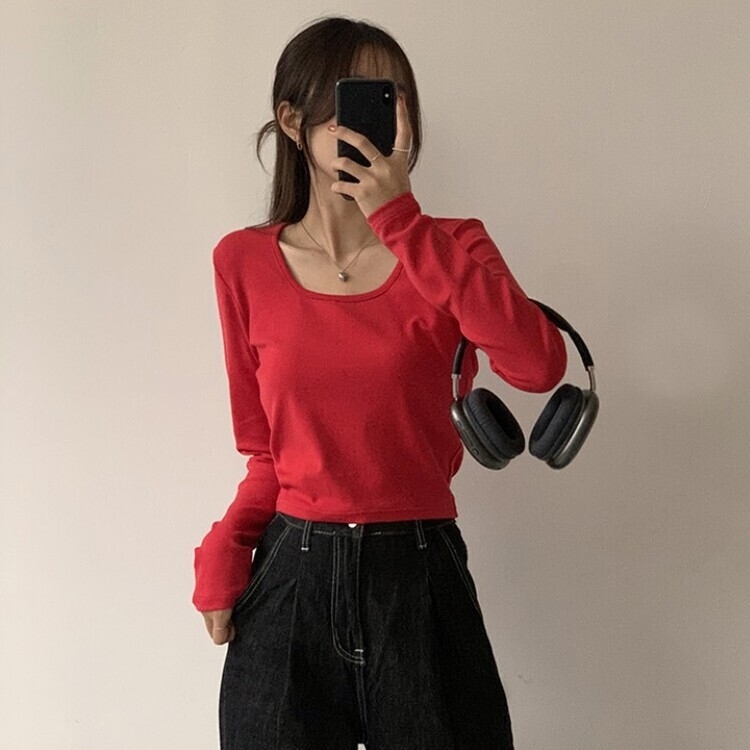 가을 유넥 간절기 긴팔 티셔츠 세미 크롭 슬림핏 니트 긴팔티 레드