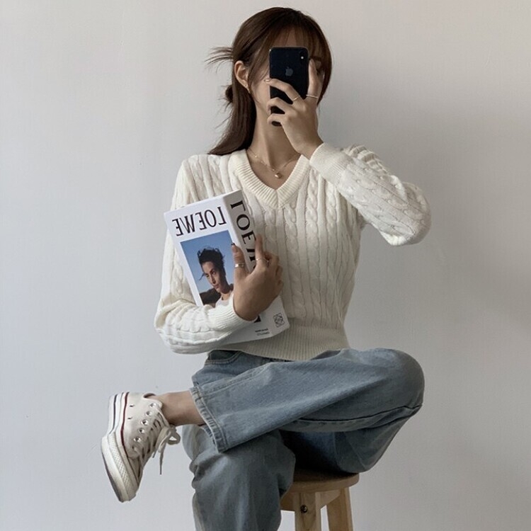 겨울 브이넥 꽈배기 허리잘록 숏 긴팔 니트 아이보리