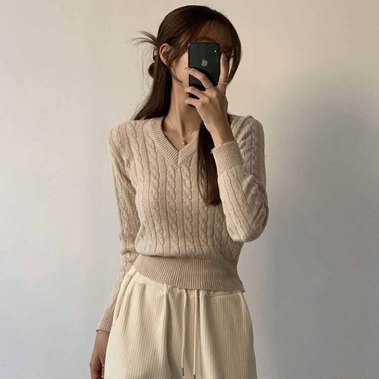 겨울 브이넥 꽈배기 허리잘록 숏 긴팔 니트 베이지