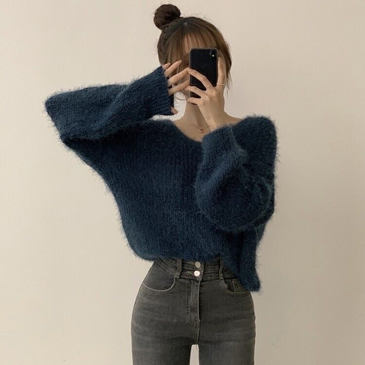 Vネックアンゴラニット6色 BLUE