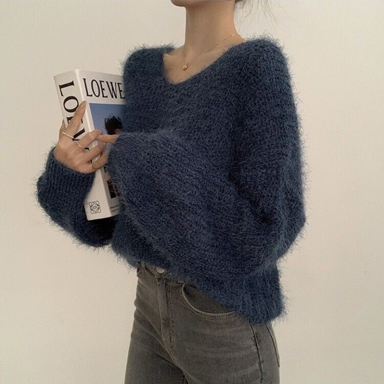 Vネックアンゴラニット6色 BLUE