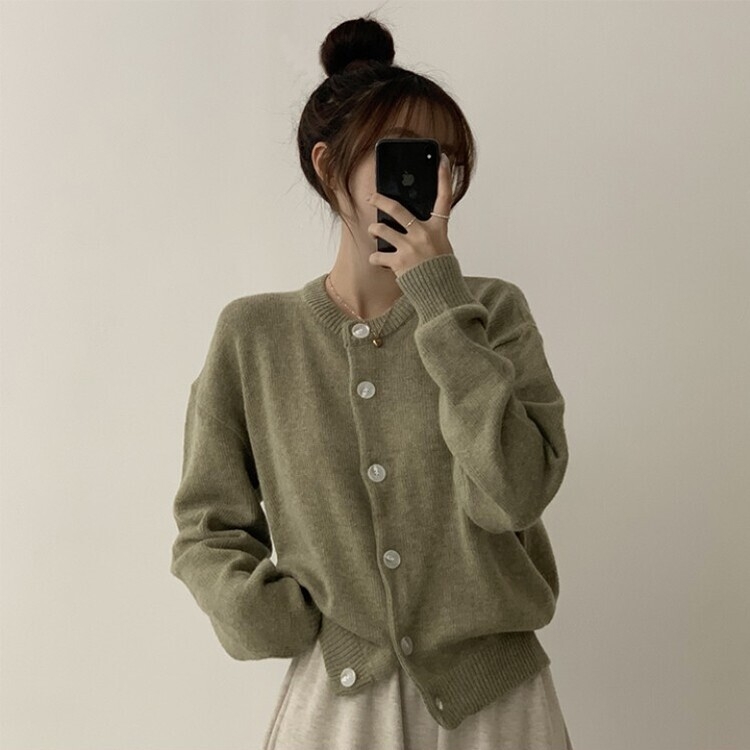 폭닥함의 정석 아방핏 겨울 라운드 단추 긴팔 오버핏 니트 가디건 올리브