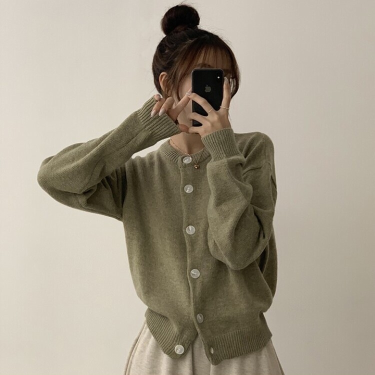 폭닥함의 정석 아방핏 겨울 라운드 단추 긴팔 오버핏 니트 가디건 올리브