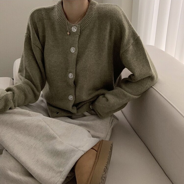 폭닥함의 정석 아방핏 겨울 라운드 단추 긴팔 오버핏 니트 가디건 올리브