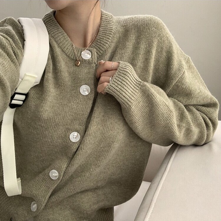 폭닥함의 정석 아방핏 겨울 라운드 단추 긴팔 오버핏 니트 가디건 올리브