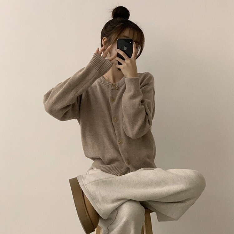 폭닥함의 정석 아방핏 겨울 라운드 단추 긴팔 오버핏 니트 가디건 베이지