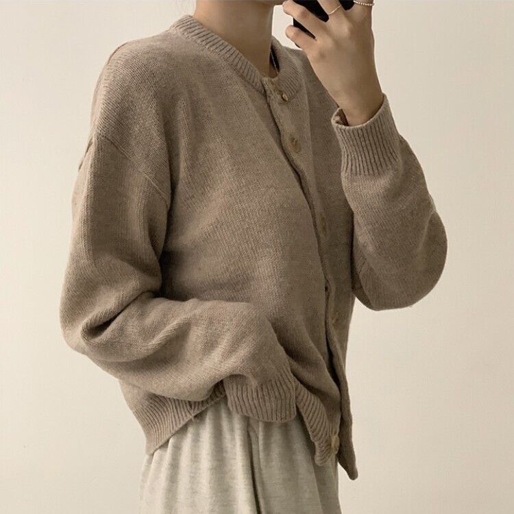 폭닥함의 정석 아방핏 겨울 라운드 단추 긴팔 오버핏 니트 가디건 베이지