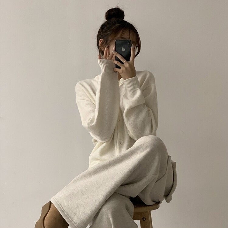 폭닥함의 정석 아방핏 겨울 라운드 단추 긴팔 오버핏 니트 가디건 아이보리