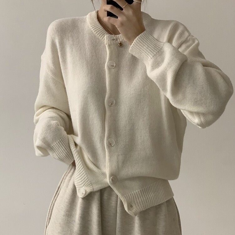폭닥함의 정석 아방핏 겨울 라운드 단추 긴팔 오버핏 니트 가디건 아이보리