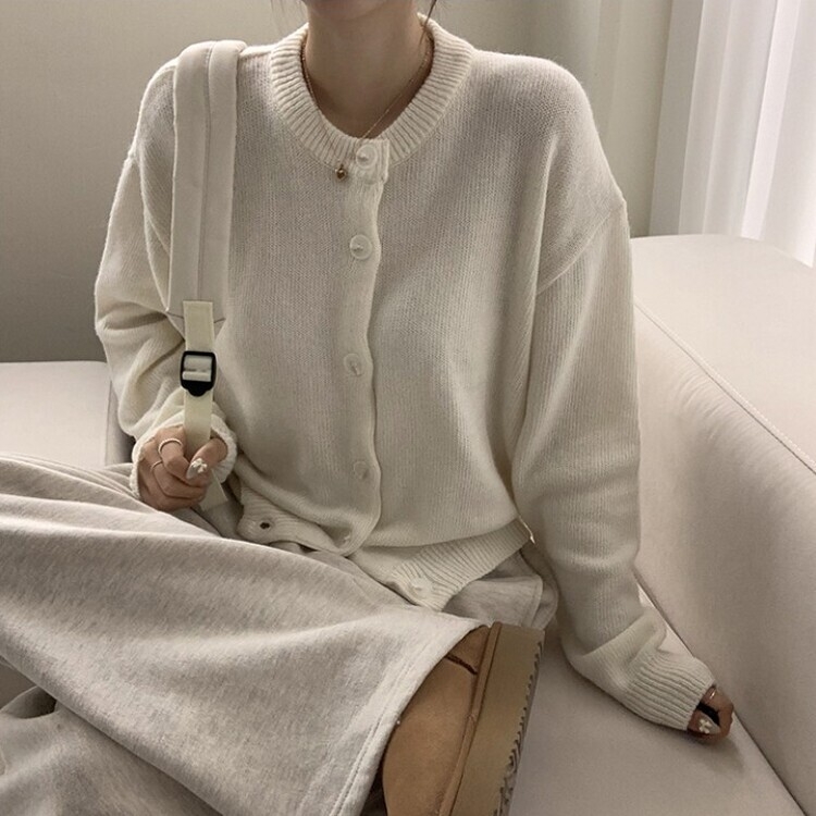폭닥함의 정석 아방핏 겨울 라운드 단추 긴팔 오버핏 니트 가디건 아이보리