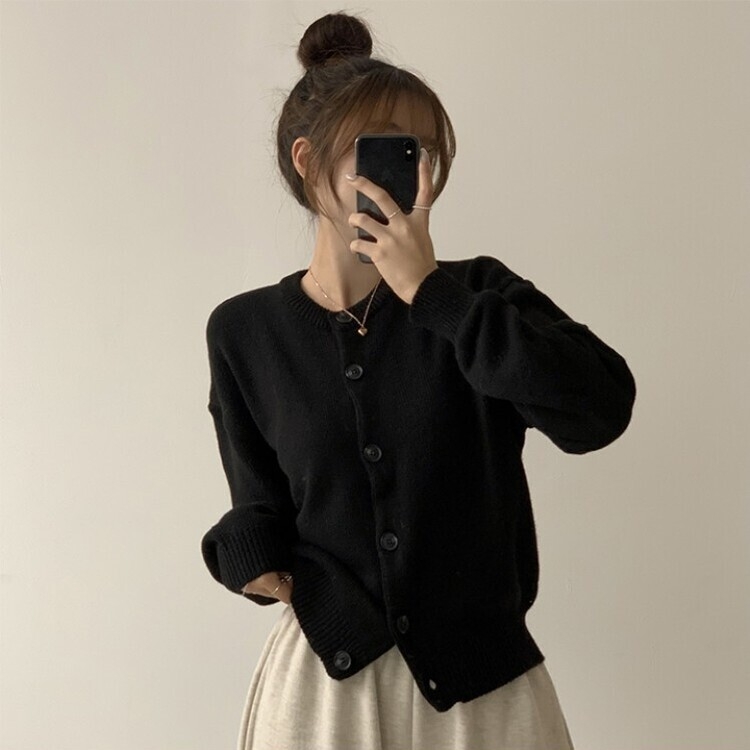 폭닥함의 정석 아방핏 겨울 라운드 단추 긴팔 오버핏 니트 가디건 블랙