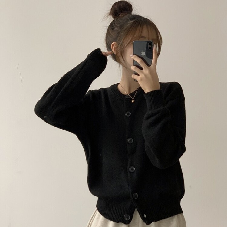 폭닥함의 정석 아방핏 겨울 라운드 단추 긴팔 오버핏 니트 가디건 블랙