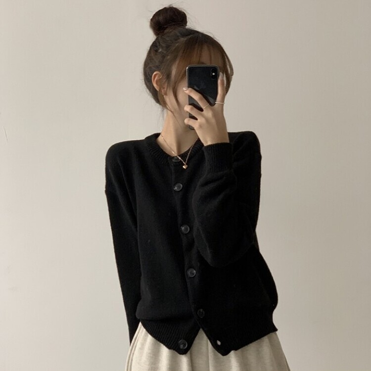 폭닥함의 정석 아방핏 겨울 라운드 단추 긴팔 오버핏 니트 가디건 블랙