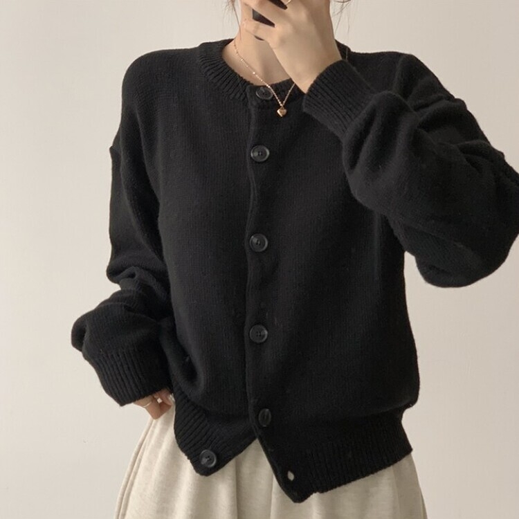 폭닥함의 정석 아방핏 겨울 라운드 단추 긴팔 오버핏 니트 가디건 블랙