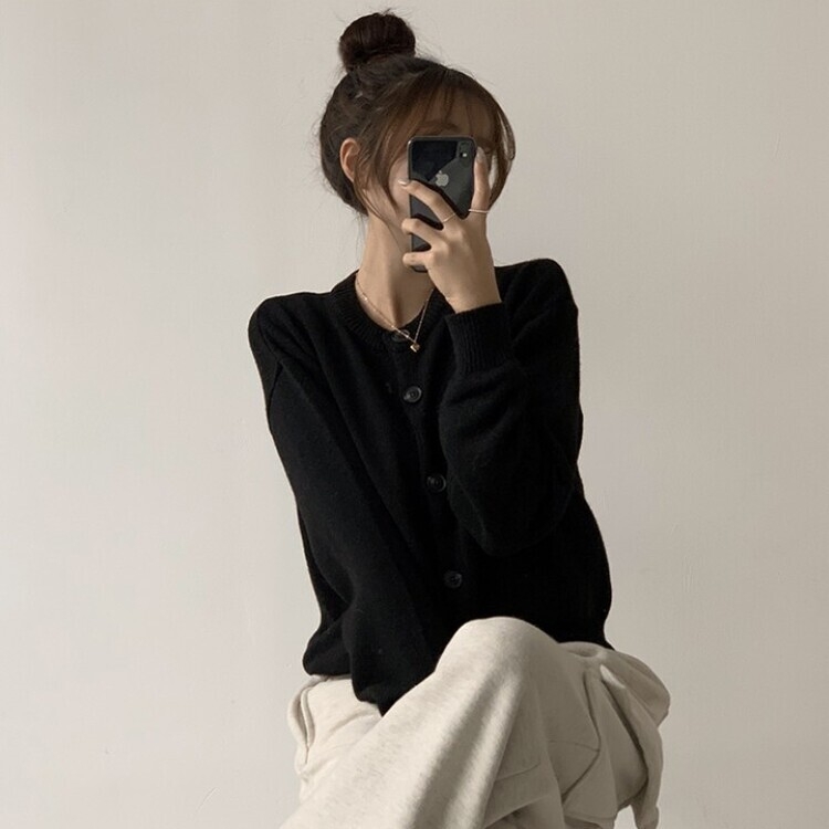 폭닥함의 정석 아방핏 겨울 라운드 단추 긴팔 오버핏 니트 가디건 블랙