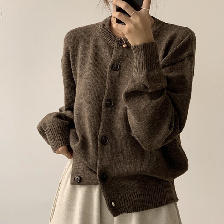 폭닥함의 정석 아방핏 겨울 라운드 단추 긴팔 오버핏 니트 가디건 브라운