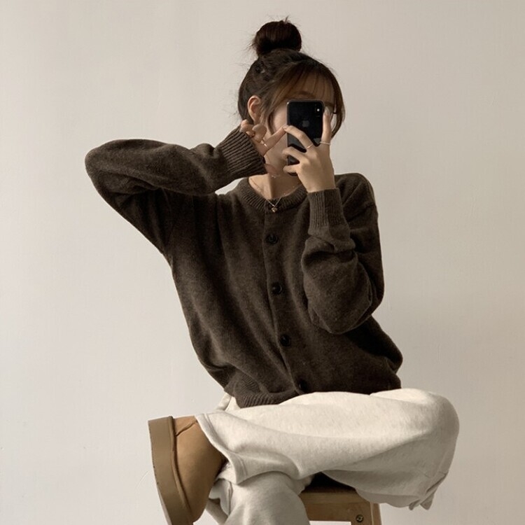폭닥함의 정석 아방핏 겨울 라운드 단추 긴팔 오버핏 니트 가디건 브라운