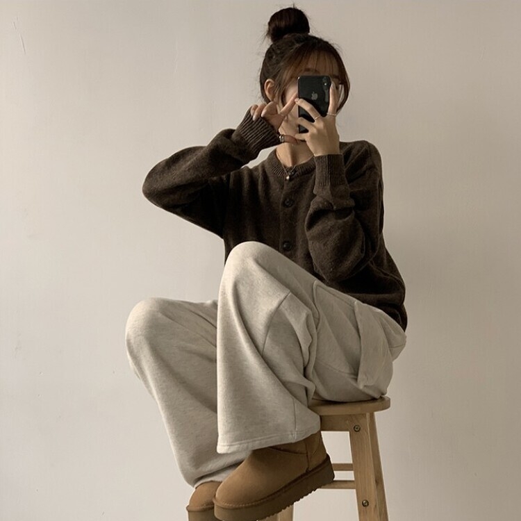 폭닥함의 정석 아방핏 겨울 라운드 단추 긴팔 오버핏 니트 가디건 브라운