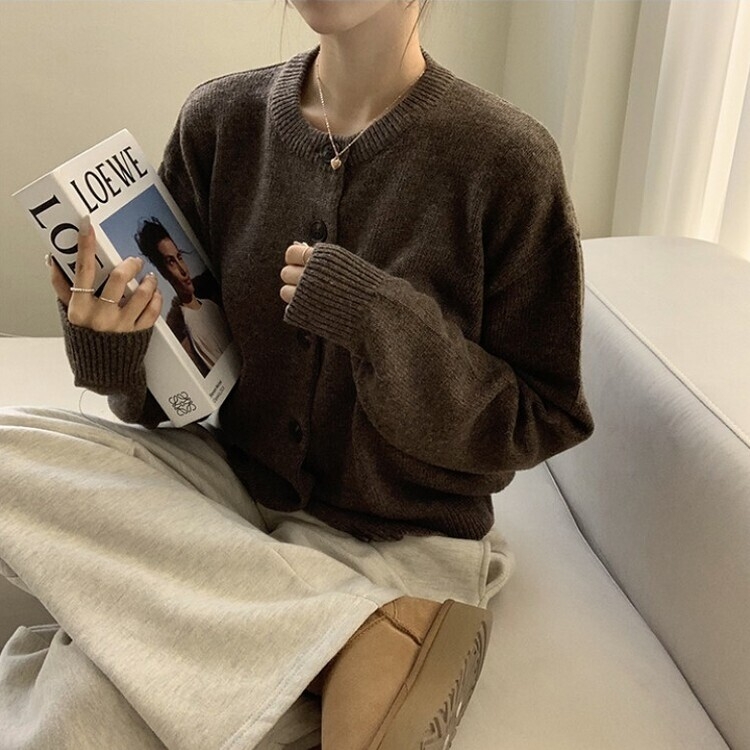 폭닥함의 정석 아방핏 겨울 라운드 단추 긴팔 오버핏 니트 가디건 브라운