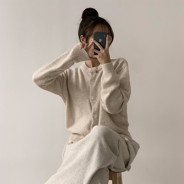 폭닥함의 정석 아방핏 겨울 라운드 단추 긴팔 오버핏 니트 가디건 오트밀