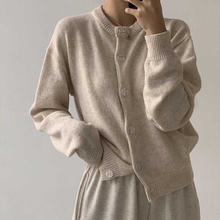 폭닥함의 정석 아방핏 겨울 라운드 단추 긴팔 오버핏 니트 가디건 오트밀