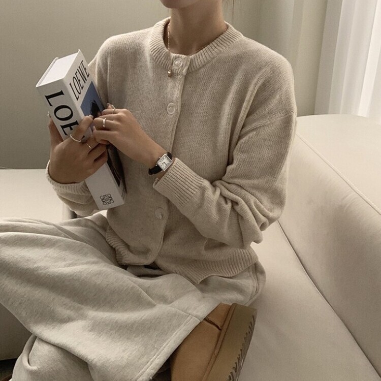 폭닥함의 정석 아방핏 겨울 라운드 단추 긴팔 오버핏 니트 가디건 오트밀