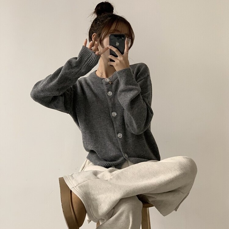 폭닥함의 정석 아방핏 겨울 라운드 단추 긴팔 오버핏 니트 가디건 그레이