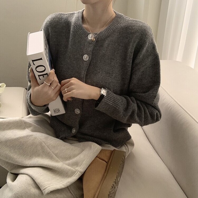 폭닥함의 정석 아방핏 겨울 라운드 단추 긴팔 오버핏 니트 가디건 그레이