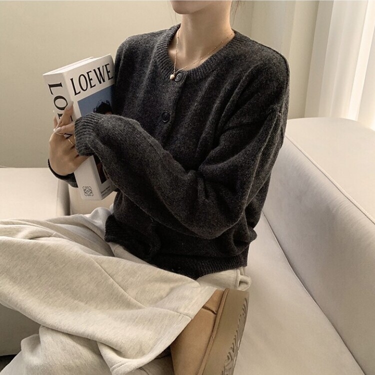 폭닥함의 정석 아방핏 겨울 라운드 단추 긴팔 오버핏 니트 가디건 차콜