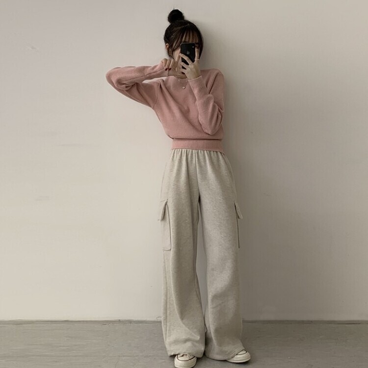 러블리한 무드의 정석 파스텔 라운드 긴팔 세미 크롭 베이직 데일리 무지 봄옷 아방핏 니트 연핑크