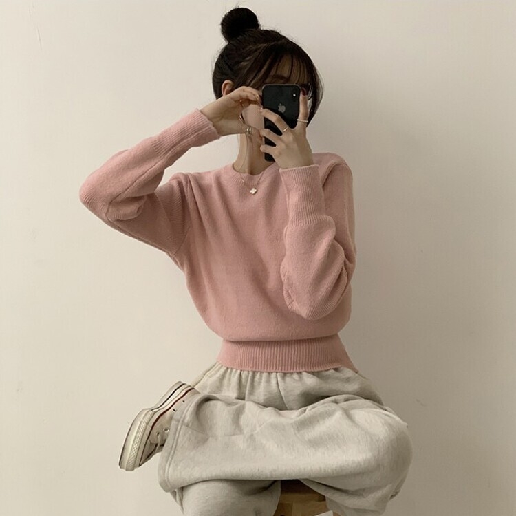 러블리한 무드의 정석 파스텔 라운드 긴팔 세미 크롭 베이직 데일리 무지 봄옷 아방핏 니트 연핑크