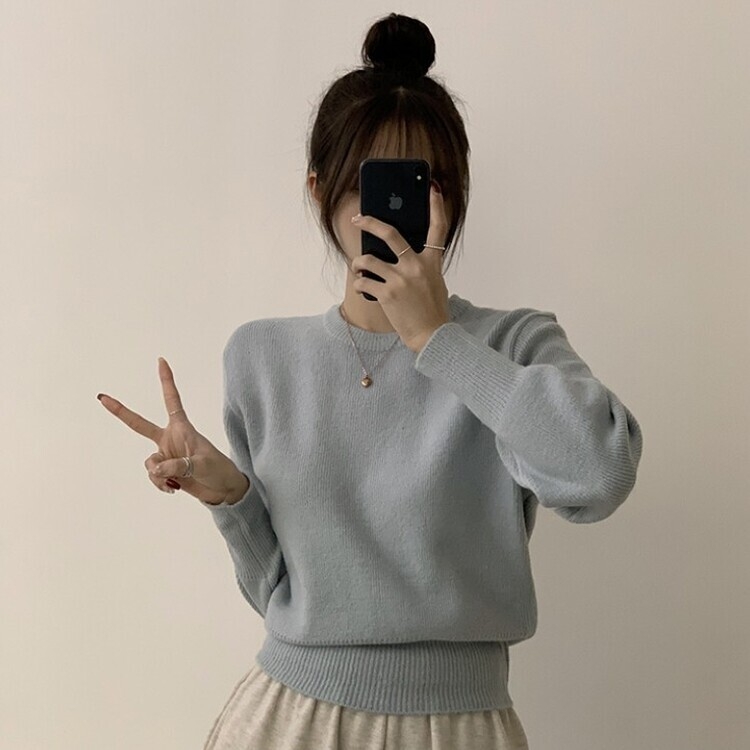 러블리한 무드의 정석 파스텔 라운드 긴팔 세미 크롭 베이직 데일리 무지 봄옷 아방핏 니트 소라