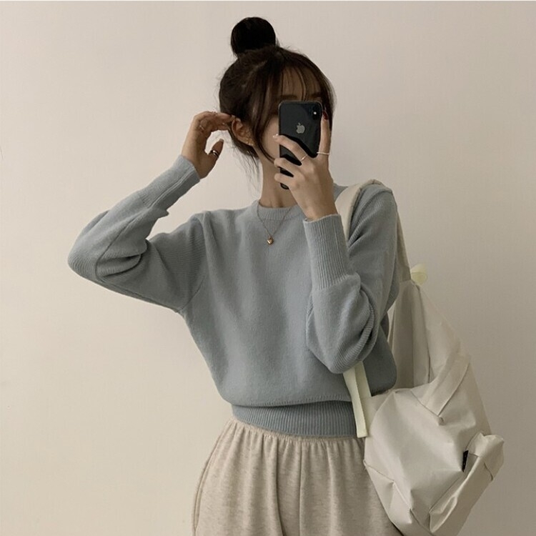 러블리한 무드의 정석 파스텔 라운드 긴팔 세미 크롭 베이직 데일리 무지 봄옷 아방핏 니트 소라