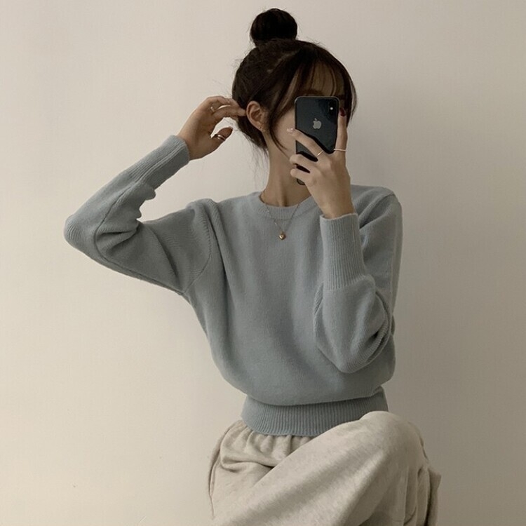 러블리한 무드의 정석 파스텔 라운드 긴팔 세미 크롭 베이직 데일리 무지 봄옷 아방핏 니트 소라