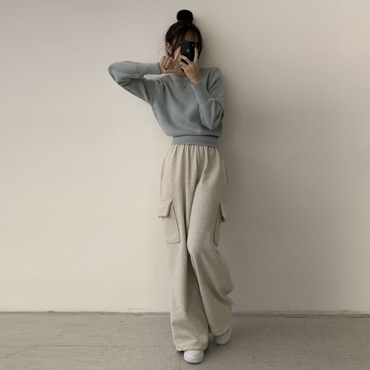 러블리한 무드의 정석 파스텔 라운드 긴팔 세미 크롭 베이직 데일리 무지 봄옷 아방핏 니트 소라