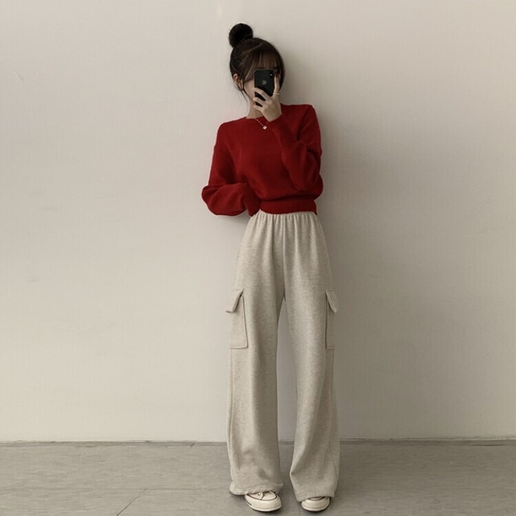 러블리한 무드의 정석 파스텔 라운드 긴팔 세미 크롭 베이직 데일리 무지 봄옷 아방핏 니트 레드