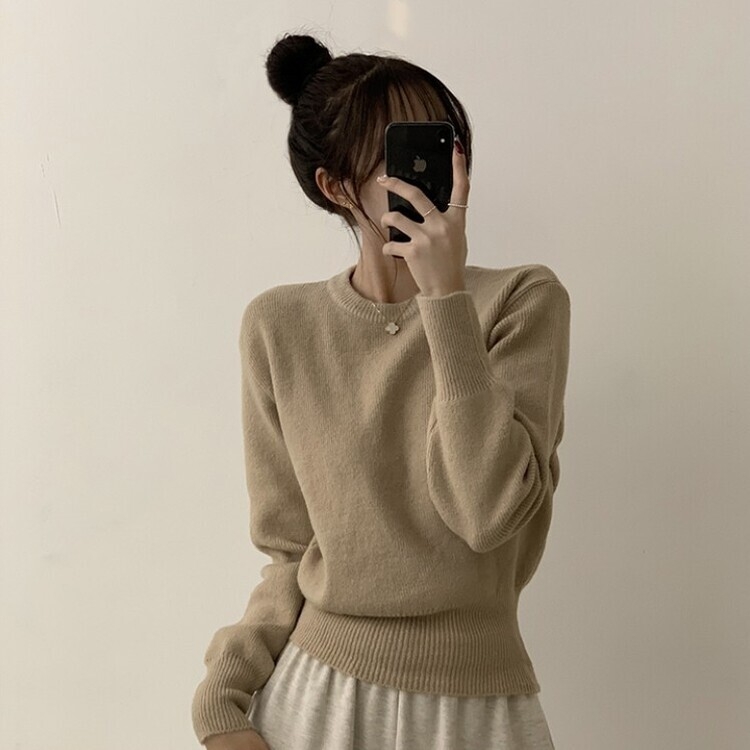 러블리한 무드의 정석 파스텔 라운드 긴팔 세미 크롭 베이직 데일리 무지 봄옷 아방핏 니트 베이지