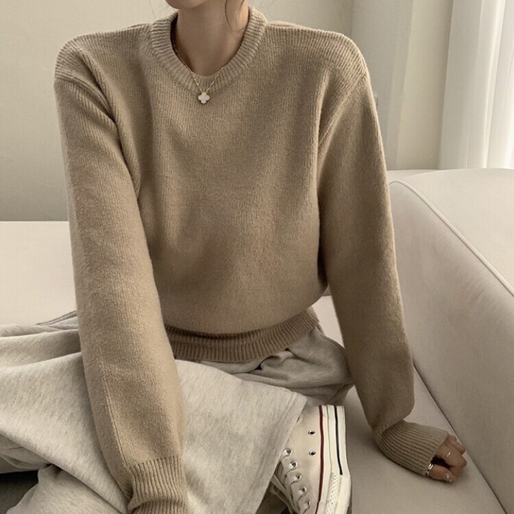 러블리한 무드의 정석 파스텔 라운드 긴팔 세미 크롭 베이직 데일리 무지 봄옷 아방핏 니트 베이지