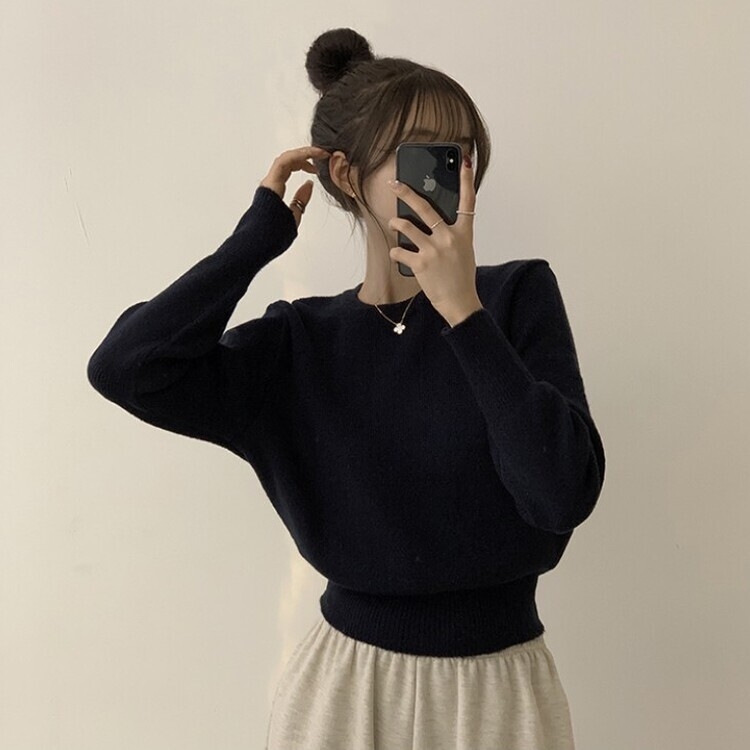 러블리한 무드의 정석 파스텔 라운드 긴팔 세미 크롭 베이직 데일리 무지 봄옷 아방핏 니트 네이비