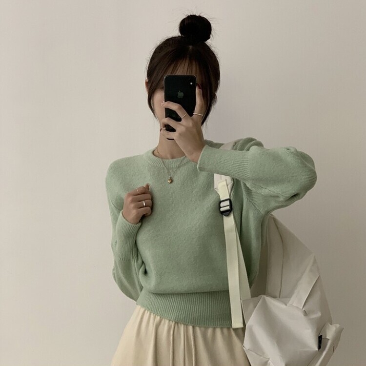 러블리한 무드의 정석 파스텔 라운드 긴팔 세미 크롭 베이직 데일리 무지 봄옷 아방핏 니트 민트