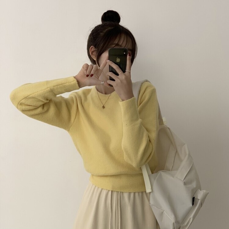 러블리한 무드의 정석 파스텔 라운드 긴팔 세미 크롭 베이직 데일리 무지 봄옷 아방핏 니트 레몬