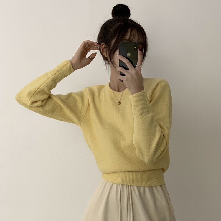 러블리한 무드의 정석 파스텔 라운드 긴팔 세미 크롭 베이직 데일리 무지 봄옷 아방핏 니트 레몬